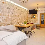 Michaela 4-sterne & Parking Rovinj