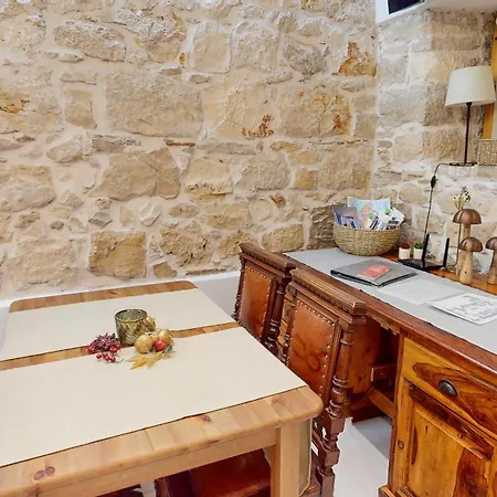 Michaela 4-sterne & Parking Lägenhet *