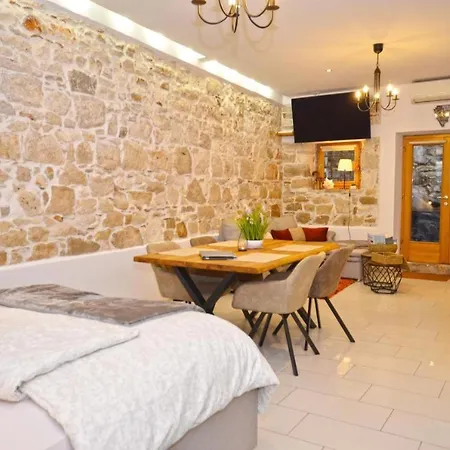 Michaela 4-sterne & Parking Rovinj