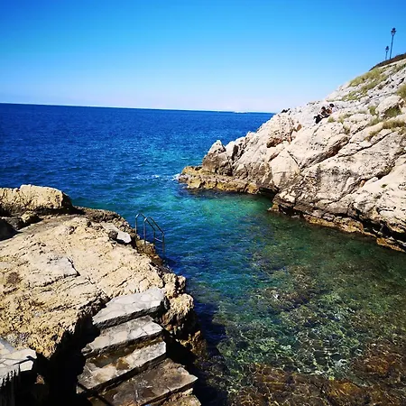 Michaela 4-sterne & Parking Rovinj