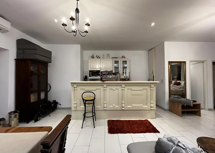 Michaela 4-sterne & Parking Apartman *