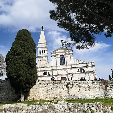 Michaela 4-sterne & Parking Daire Rovinj